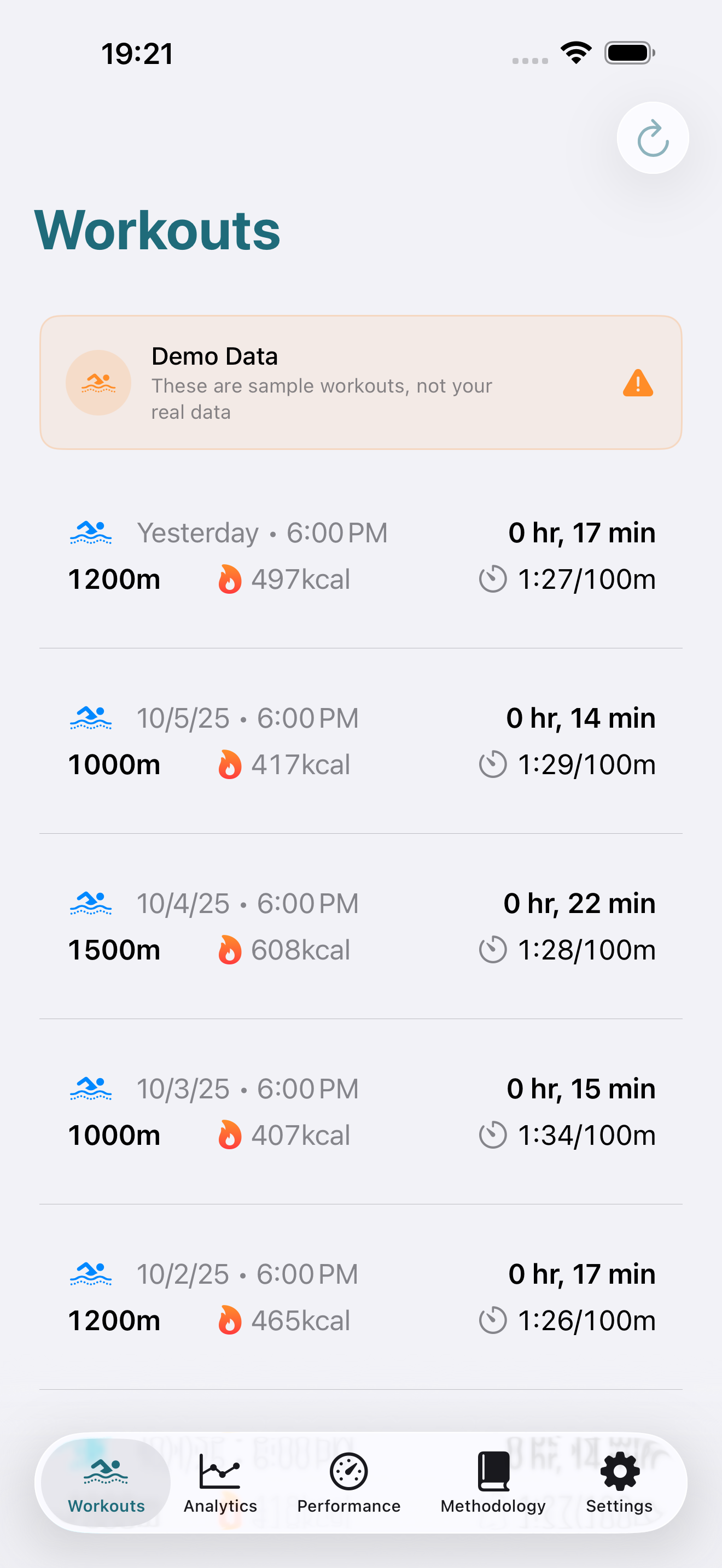 App iOS SwimAnalytics mostrant mètriques de Critical Swim Speed (CSS) i Training Stress Score (TSS) a iPhone